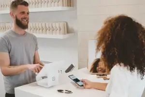 Comment devenir vendeur : les étapes clés
